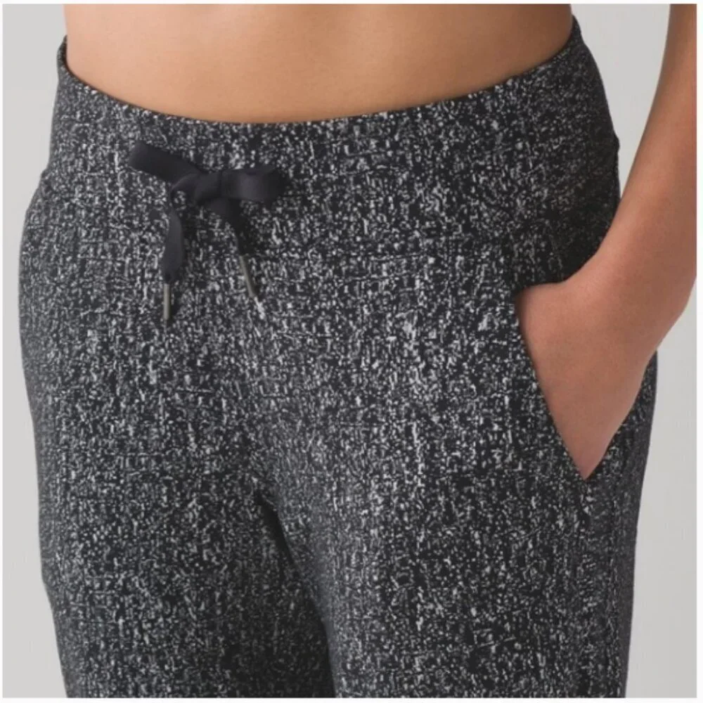 LULULEMON Ready to Rulu Pant 29
